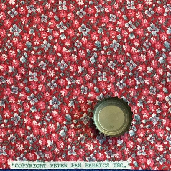 🌹 1.5 yards 52” x 43” of Peter Pan vintage fabric Red pink blue floral fabric - Picture 3 of 5